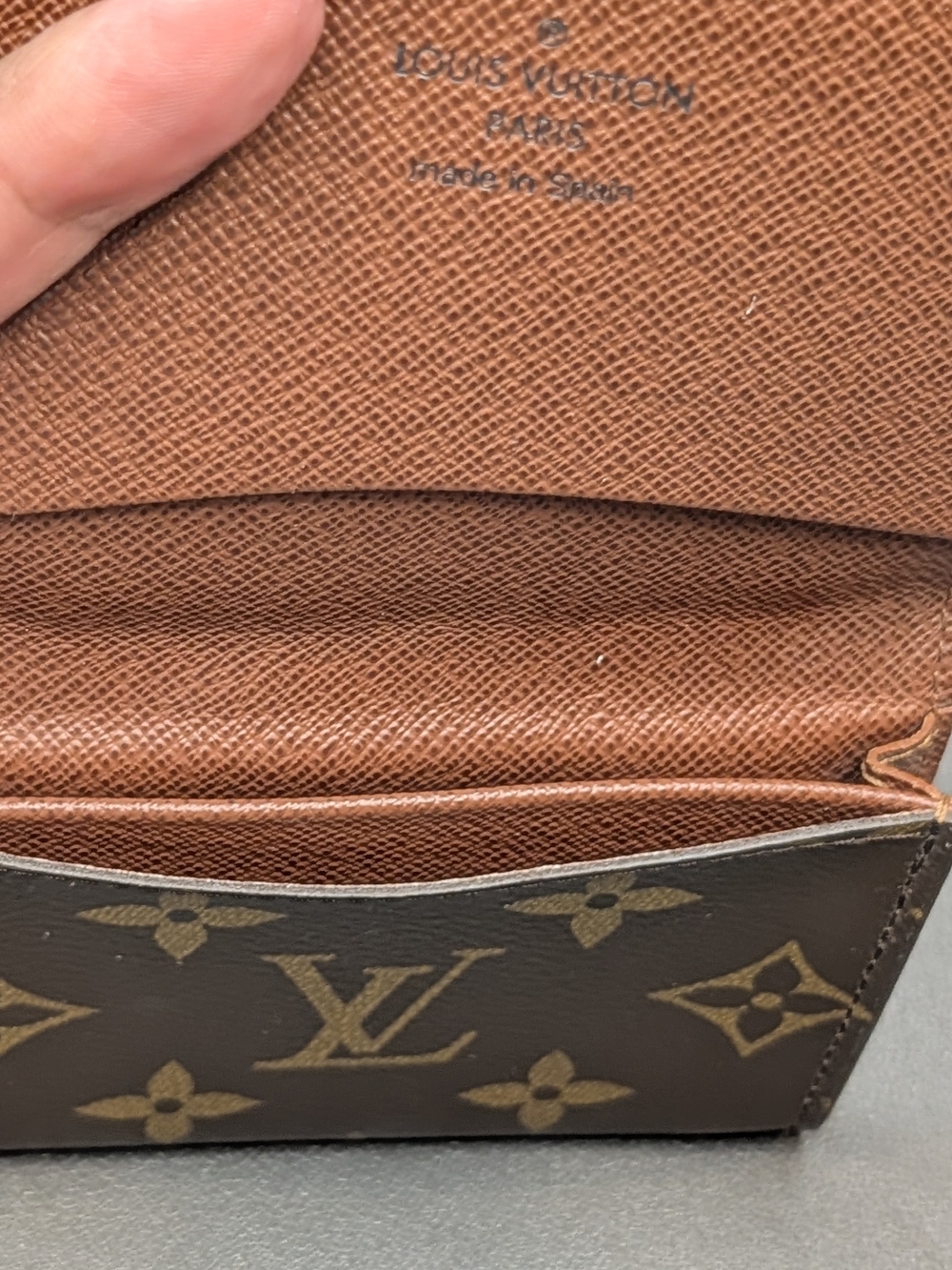 Louis Vuitton Monogram Card Holder - Picture 4 of 9